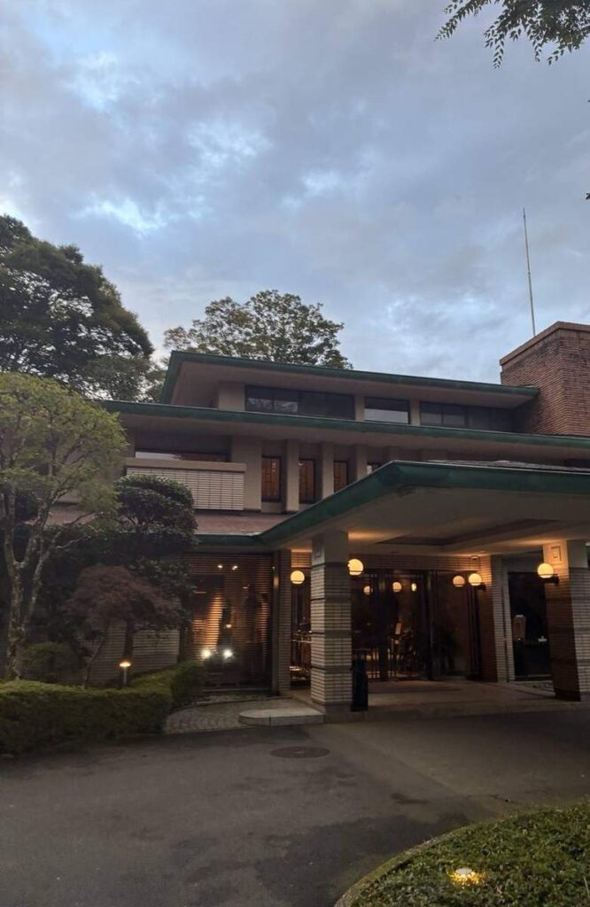 夕方のnol hakone myojindaiの外観