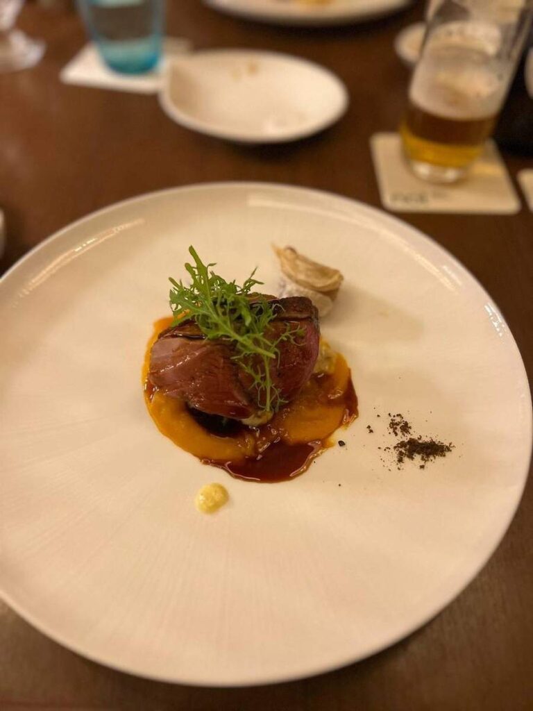 夕食コースの近江鴨の炭火焼き